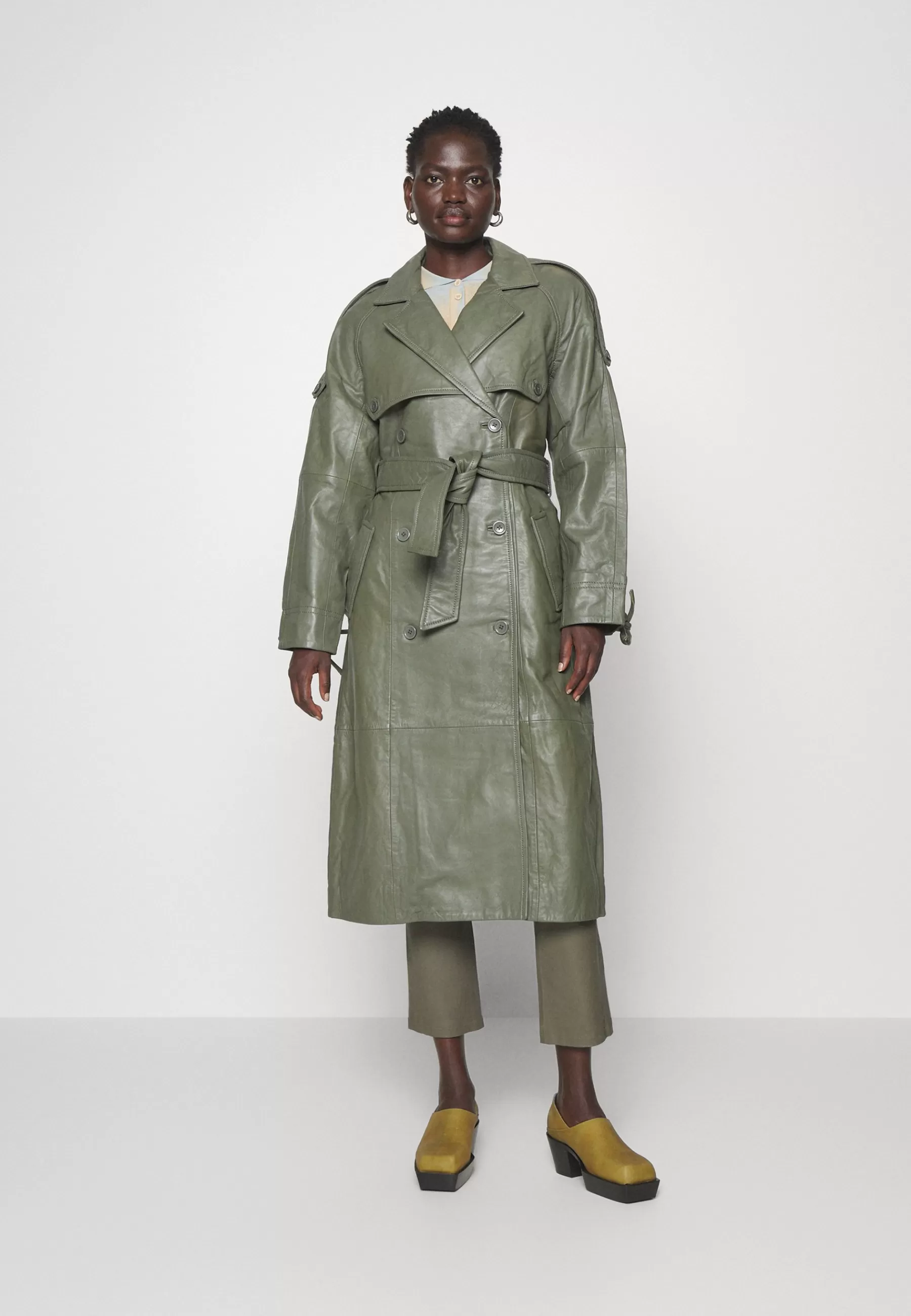 Dames 2nd Day Trenchcoats | Reed - Trenchcoat